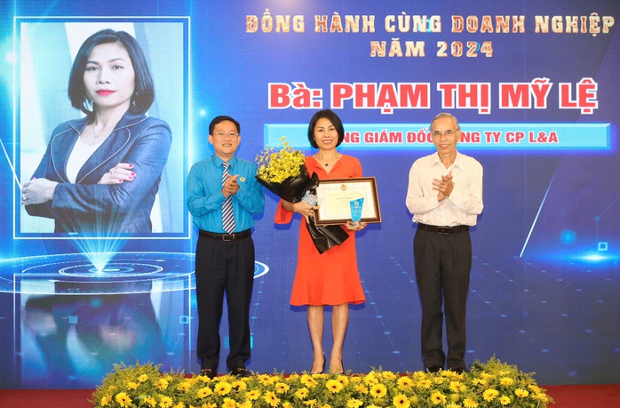 LĐLĐ TP HCM tôn vinh 23 chủ doanh nghiệp hết lòng vì người lao động- Ảnh 3. LĐLĐ TP HCM tôn vinh 23 chủ doanh nghiệp hết lòng vì người lao động- Ảnh 3.