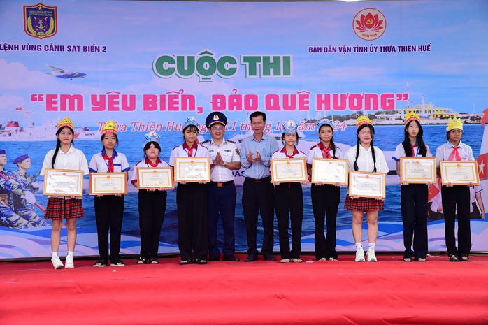 Gieo mầm tình yêu biển đảo cho học sinh Thừa Thiên - Huế- Ảnh 3. Gieo mầm tình yêu biển đảo cho học sinh Thừa Thiên - Huế- Ảnh 3.