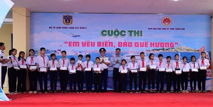 Gieo mầm tình yêu biển đảo cho học sinh Thừa Thiên - Huế- Ảnh 4. Gieo mầm tình yêu biển đảo cho học sinh Thừa Thiên - Huế- Ảnh 4.