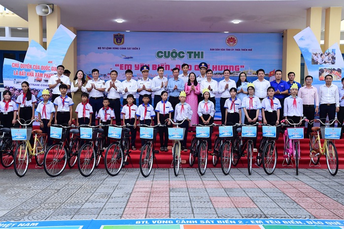 Gieo mầm tình yêu biển đảo cho học sinh Thừa Thiên - Huế- Ảnh 5. Gieo mầm tình yêu biển đảo cho học sinh Thừa Thiên - Huế- Ảnh 5.