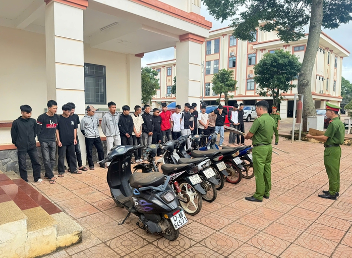 Khởi tố 22 thanh, thiếu niên chạy xe la hét gây náo loạn- Ảnh 1. Khởi tố 22 thanh, thiếu niên chạy xe la hét gây náo loạn- Ảnh 1.