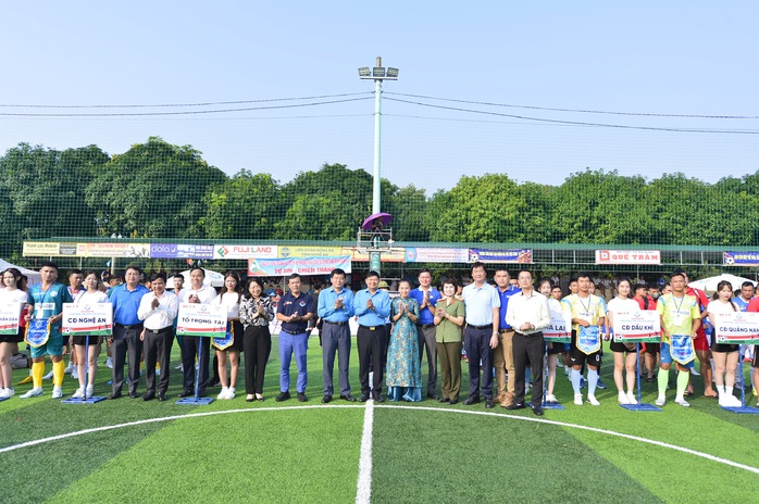 Vòng loại khu vực Nghệ An Giải bóng đá công nhân, viên chức Việt Nam 2024- Ảnh 1. Vòng loại khu vực Nghệ An Giải bóng đá công nhân, viên chức Việt Nam 2024- Ảnh 1.