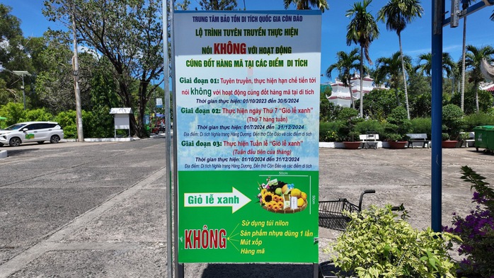 Áp dụng "giỏ lễ xanh", chỉ số ô nhiễm môi trường ở Côn Đảo giảm rõ- Ảnh 1. Áp dụng "giỏ lễ xanh", chỉ số ô nhiễm môi trường ở Côn Đảo giảm rõ- Ảnh 1.