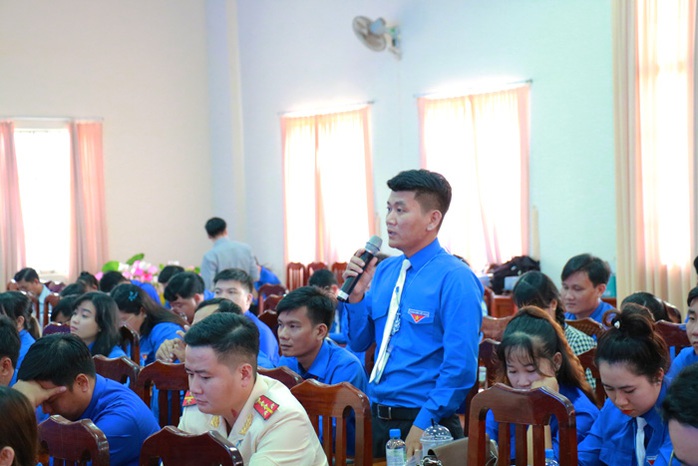 Chủ tịch tỉnh Đồng Tháp đối thoại với thanh niên- Ảnh 2. Chủ tịch tỉnh Đồng Tháp đối thoại với thanh niên- Ảnh 2.
