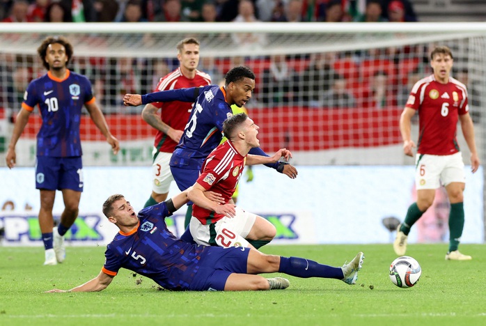 Hà Lan thoát thua Hungary ngoạn mục dù Van Dijk bị thẻ đỏ- Ảnh 1. Hà Lan thoát thua Hungary ngoạn mục dù Van Dijk bị thẻ đỏ- Ảnh 1.