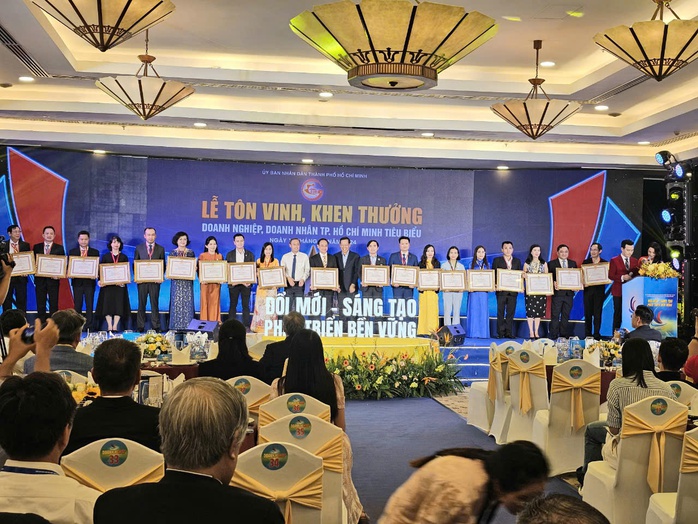 Đối thoại giữa Chủ tịch UBND TP HCM và doanh nghiệp - Ảnh 2. Đối thoại giữa Chủ tịch UBND TP HCM và doanh nghiệp - Ảnh 2.