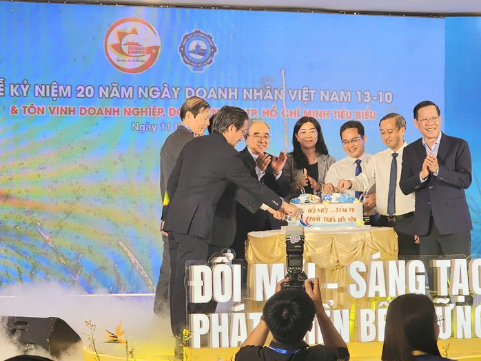 Đối thoại giữa Chủ tịch UBND TP HCM và doanh nghiệp - Ảnh 3. Đối thoại giữa Chủ tịch UBND TP HCM và doanh nghiệp - Ảnh 3.