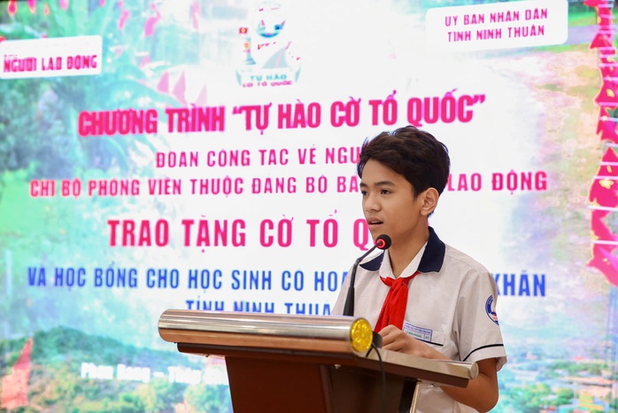 Trao 1.000 lá cờ Tổ quốc và 50 suất hỗ trợ kinh phí học tập cho tỉnh Ninh Thuận- Ảnh 8. Trao 1.000 lá cờ Tổ quốc và 50 suất hỗ trợ kinh phí học tập cho tỉnh Ninh Thuận- Ảnh 8.