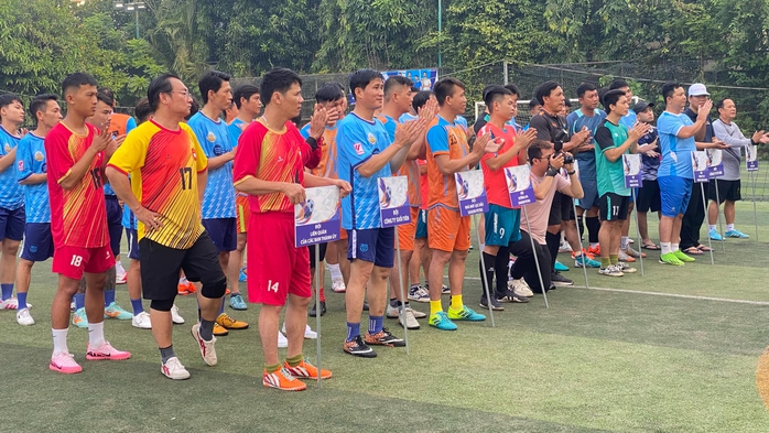 Sôi nổi Giải Bóng đá kỷ niệm ngày truyền thống Cơ quan chuyên trách tham mưu, giúp việc Thành ủy- Ảnh 2. Sôi nổi Giải Bóng đá kỷ niệm ngày truyền thống Cơ quan chuyên trách tham mưu, giúp việc Thành ủy- Ảnh 2.