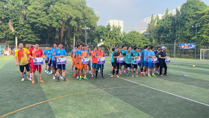 Sôi nổi Giải Bóng đá kỷ niệm ngày truyền thống Cơ quan chuyên trách tham mưu, giúp việc Thành ủy- Ảnh 1. Sôi nổi Giải Bóng đá kỷ niệm ngày truyền thống Cơ quan chuyên trách tham mưu, giúp việc Thành ủy- Ảnh 1.