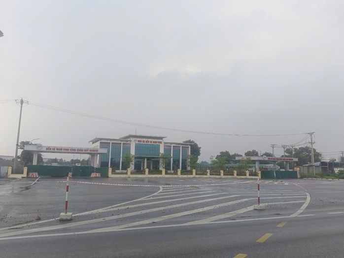 Bến xe 32 tỉ đồng hoàn thiện rồi “đắp chiếu”- Ảnh 1. Bến xe 32 tỉ đồng hoàn thiện rồi “đắp chiếu”- Ảnh 1.