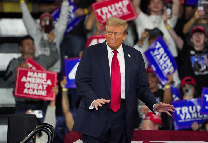 Ông Trump được Tổng thống Biden đối xử đặc biệt- Ảnh 1. Ông Trump được Tổng thống Biden đối xử đặc biệt- Ảnh 1.