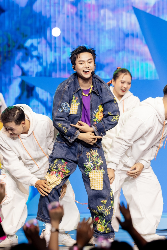 Noo Phước Thịnh thán phục trước nỗ lực của các anh tài- Ảnh 4. Noo Phước Thịnh thán phục trước nỗ lực của các anh tài- Ảnh 4.