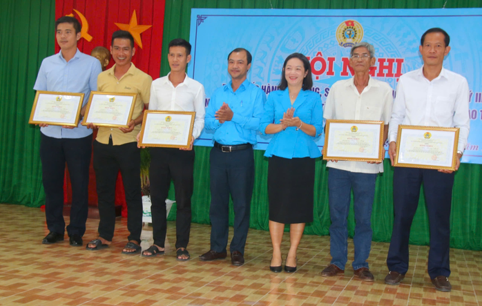 Công đoàn Hậu Giang hỗ trợ 1.813 đoàn viên và người lao động- Ảnh 1. Công đoàn Hậu Giang hỗ trợ 1.813 đoàn viên và người lao động- Ảnh 1.