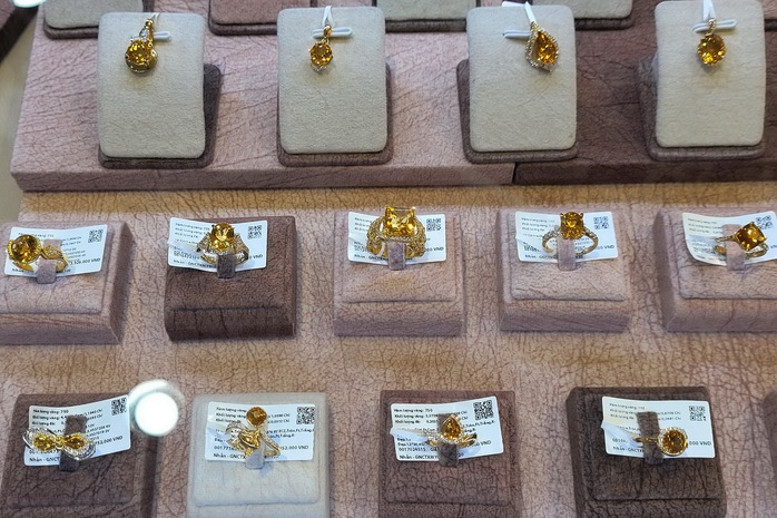 Giá vàng nhẫn 99,99 tiếp tục "tăng tốc"- Ảnh 1. Giá vàng nhẫn 99,99 tiếp tục "tăng tốc"- Ảnh 1.