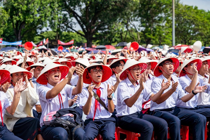 Trường Quốc học Huế vỡ òa niềm vui- Ảnh 1. Trường Quốc học Huế vỡ òa niềm vui- Ảnh 1.
