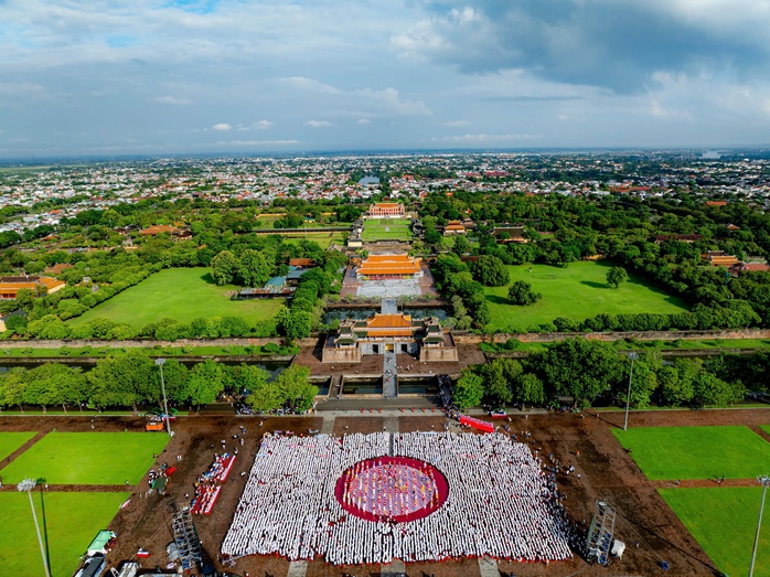 Điểm cầu Huế vỡ oà khi Phú Đức vô địch “Đường lên đỉnh Olympia”- Ảnh 3. Điểm cầu Huế vỡ oà khi Phú Đức vô địch “Đường lên đỉnh Olympia”- Ảnh 3.
