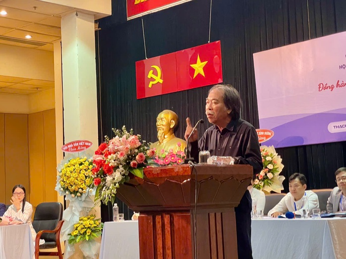 Người viết trẻ trăn trở điều gì?- Ảnh 4. Người viết trẻ trăn trở điều gì?- Ảnh 4.
