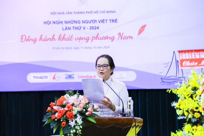 Người viết trẻ trăn trở điều gì?- Ảnh 1. Người viết trẻ trăn trở điều gì?- Ảnh 1.