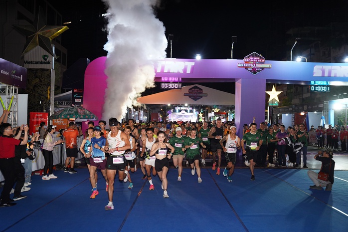 6.000 vận động viên khuấy động Giải chạy "District 1 Midnight Run 2024"- Ảnh 12.