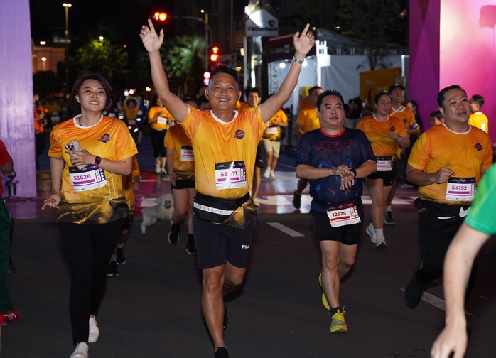 6.000 vận động viên khuấy động Giải chạy "District 1 Midnight Run 2024"- Ảnh 6.