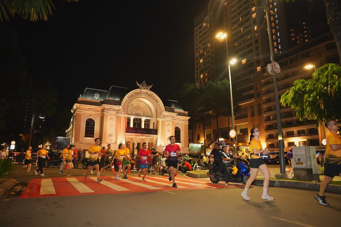 6.000 vận động viên khuấy động Giải chạy "District 1 Midnight Run 2024"- Ảnh 8.