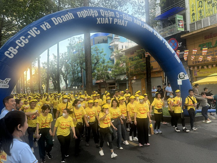 Tưng bừng Giải đi bộ Cán bộ, công chức, viên chức, doanh nghiệp Quận 5 - Ảnh 9.