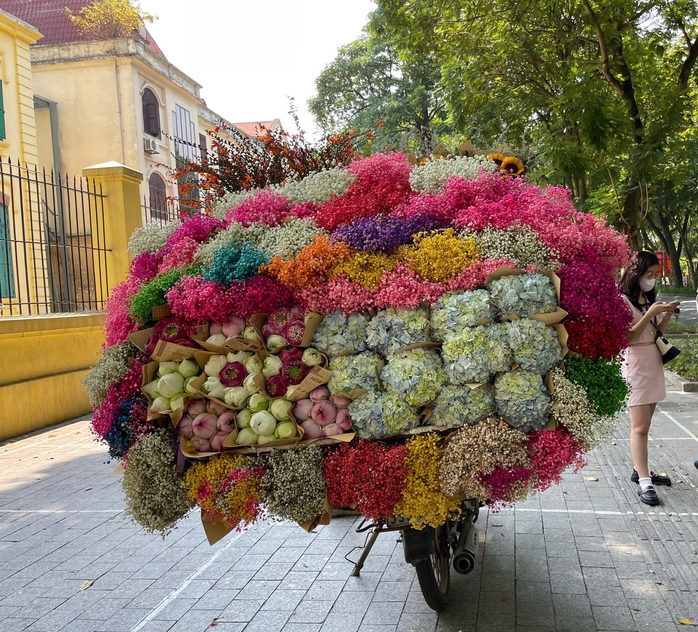 Người trẻ rủ nhau "săn" mùa thu Hà Nội- Ảnh 2.