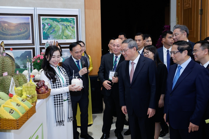 Thủ tướng Việt Nam - Trung Quốc thưởng lãm quan họ, in tranh Đông Hồ- Ảnh 3. Thủ tướng Việt Nam - Trung Quốc thưởng lãm quan họ, in tranh Đông Hồ- Ảnh 3.