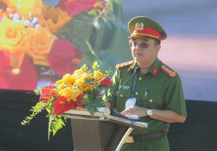 Chó nghiệp vụ vật ngã cướp có vũ trang trong diễn tập tại ngân hàng- Ảnh 11. Chó nghiệp vụ vật ngã cướp có vũ trang trong diễn tập tại ngân hàng- Ảnh 11.