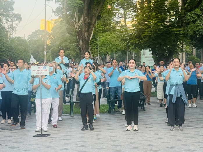 Tưng bừng Giải đi bộ Cán bộ, công chức, viên chức, doanh nghiệp Quận 5 - Ảnh 3.