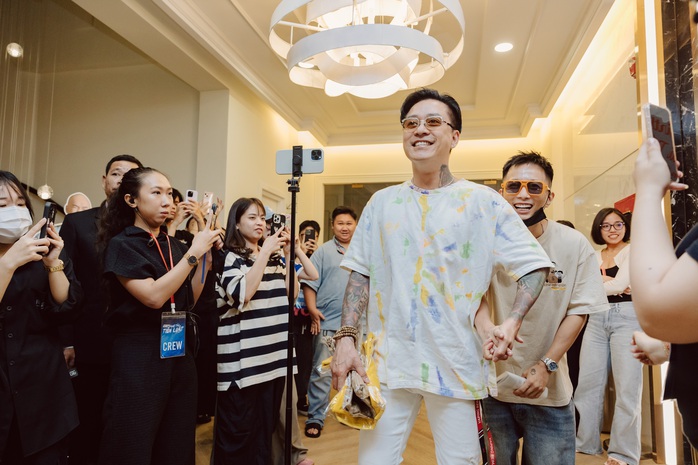 Binz, Tuấn Hưng… tụ hội chúc mừng Tiến Luật- Ảnh 1. Binz, Tuấn Hưng… tụ hội chúc mừng Tiến Luật- Ảnh 1.