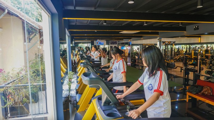 Học sinh TP HCM thích thú với môn thể thao hot trend pickleball- Ảnh 11. Học sinh TP HCM thích thú với môn thể thao hot trend pickleball- Ảnh 11.