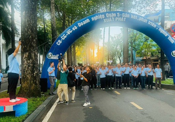 Tưng bừng Giải đi bộ Cán bộ, công chức, viên chức, doanh nghiệp Quận 5 - Ảnh 6.