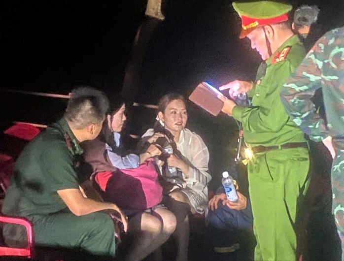 Hai nữ du khách đi lạc trên bán đảo Sơn Trà, Đà Nẵng- Ảnh 2. Hai nữ du khách đi lạc trên bán đảo Sơn Trà, Đà Nẵng- Ảnh 2.