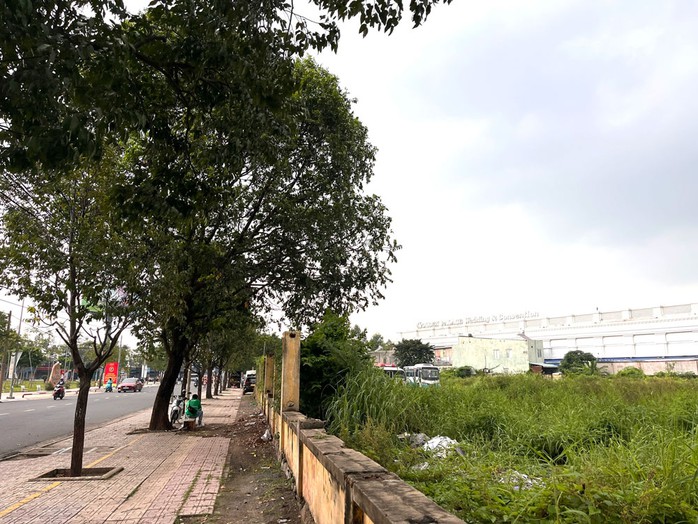 Khu đất đối diện Công viên B5 được đề xuất làm công viên hoặc bãi đỗ xe Khu đất đối diện Công viên B5 được đề xuất làm công viên hoặc bãi đỗ xe