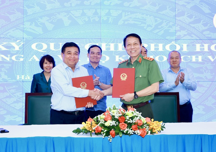 Bộ Công an và Bộ KH-ĐT ký quy chế phòng chống tội phạm trong lĩnh vực kế hoạch, đầu tư- Ảnh 1. Bộ Công an và Bộ KH-ĐT ký quy chế phòng chống tội phạm trong lĩnh vực kế hoạch, đầu tư- Ảnh 1.