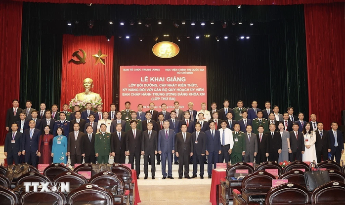 Tổng Bí thư, Chủ tịch nước dự khai giảng lớp bồi dưỡng cán bộ quy hoạch Ủy viên Trung ương- Ảnh 3. Tổng Bí thư, Chủ tịch nước dự khai giảng lớp bồi dưỡng cán bộ quy hoạch Ủy viên Trung ương- Ảnh 3.