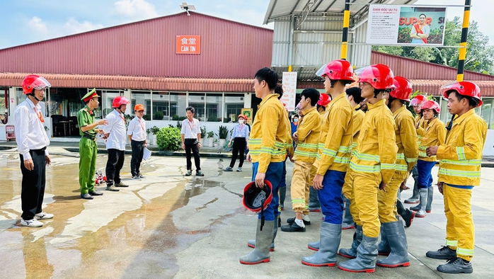 Diễn tập công tác phòng cháy chữa cháy cho công nhân ở Bình Dương- Ảnh 2. Diễn tập công tác phòng cháy chữa cháy cho công nhân ở Bình Dương- Ảnh 2.