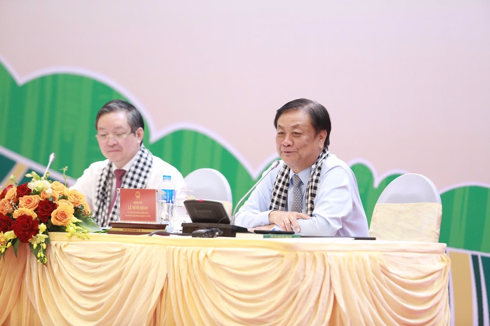 Bộ trưởng Lê Minh Hoan: Nếu nông dân khó, hãy nhắn tin cho tôi- Ảnh 1. Bộ trưởng Lê Minh Hoan: Nếu nông dân khó, hãy nhắn tin cho tôi- Ảnh 1.