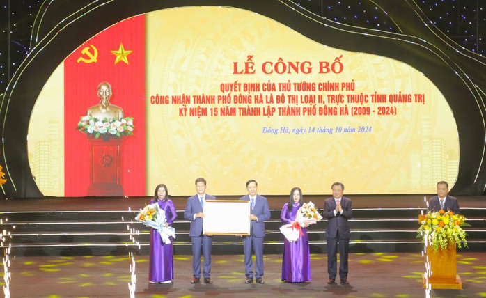 TP Đông Hà đón nhận quyết định của Thủ tướng Chính phủ lên đô thị loại II- Ảnh 1.
