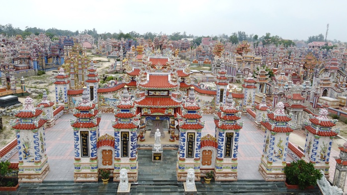 Khám phá lăng mộ nguy nga của 2 vợ chồng đang sống ở "thành phố" An Bằng- Ảnh 3. Khám phá lăng mộ nguy nga của 2 vợ chồng đang sống ở "thành phố" An Bằng- Ảnh 3.
