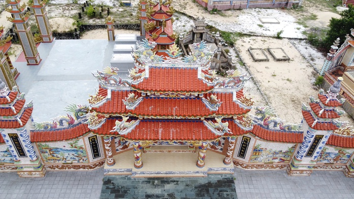 Khám phá lăng mộ nguy nga của 2 vợ chồng đang sống ở "thành phố" An Bằng- Ảnh 14.
