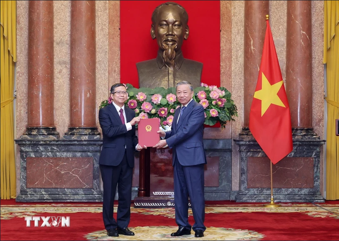 Tổng Bí thư, Chủ tịch nước Tô Lâm trao quyết định bổ nhiệm Đại sứ Việt Nam tại các nước- Ảnh 1. Tổng Bí thư, Chủ tịch nước Tô Lâm trao quyết định bổ nhiệm Đại sứ Việt Nam tại các nước- Ảnh 1.