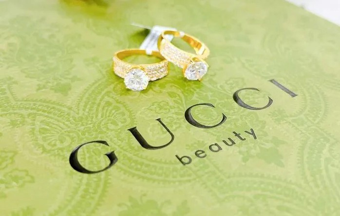 Mua bán ngoại tệ và vàng giả, 1 tiệm vàng bị phạt nặng- Ảnh 1. Mua bán ngoại tệ và vàng giả, 1 tiệm vàng bị phạt nặng- Ảnh 1.