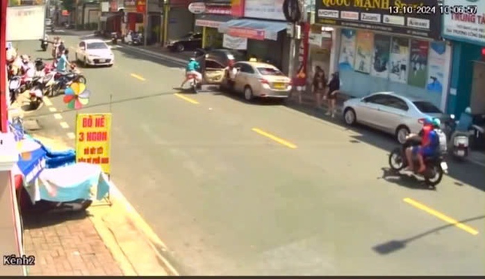 Phân định trách nhiệm vụ 1 phụ nữ tử vong sau khi cửa taxi mở- Ảnh 1. Phân định trách nhiệm vụ 1 phụ nữ tử vong sau khi cửa taxi mở- Ảnh 1.