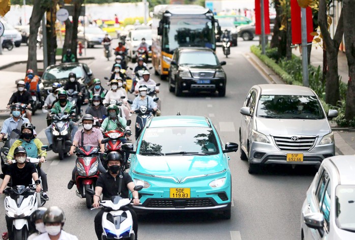 Cần thay đổi nhận thức và hành vi của người dân về giao thông xanh. Ảnh: HOÀNG TRIỀU Cần thay đổi nhận thức và hành vi của người dân về giao thông xanh. Ảnh: HOÀNG TRIỀU