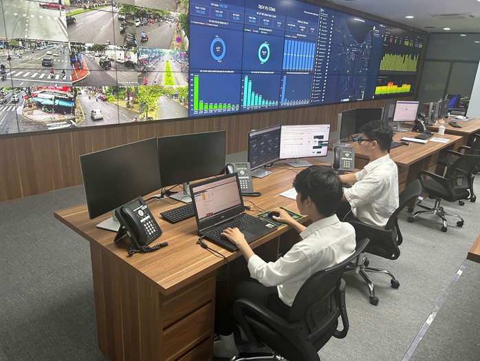 Trung tâm Giám sát điều hành thông minh Đà Nẵng góp phần quan trọng trong việc vận hành hiệu quả Cổng dịch vụ công trực tuyến Ảnh: HẢI ĐỊNH Trung tâm Giám sát điều hành thông minh Đà Nẵng góp phần quan trọng trong việc vận hành hiệu quả Cổng dịch vụ công trực tuyến Ảnh: HẢI ĐỊNH
