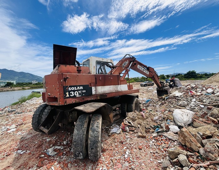 Lập bãi rác trái phép tại Đà Nẵng, một đối tượng bị khởi tố- Ảnh 2. Lập bãi rác trái phép tại Đà Nẵng, một đối tượng bị khởi tố- Ảnh 2.