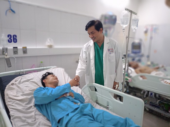 Người đàn ông sống sót thần kỳ sau 32 giờ trôi dạt trên biển- Ảnh 1. Người đàn ông sống sót thần kỳ sau 32 giờ trôi dạt trên biển- Ảnh 1.
